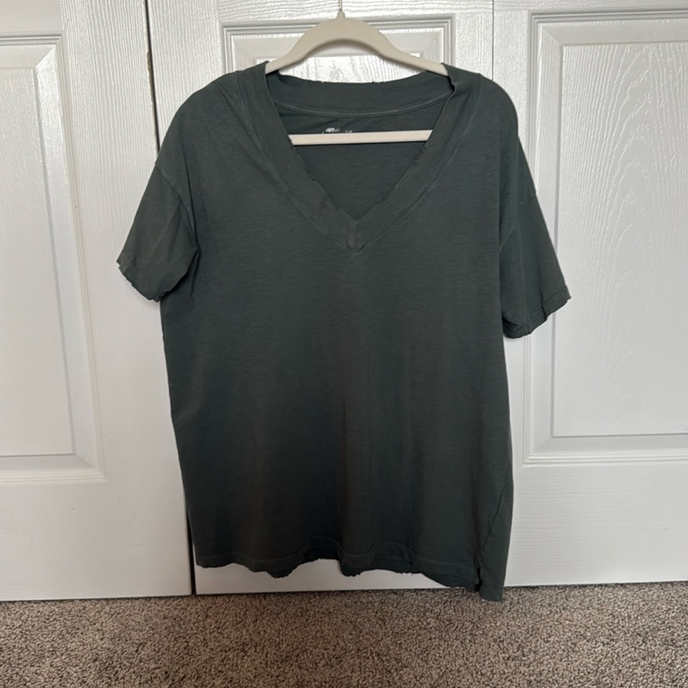 Aerie distressed boyfriend vneck color:forest green size: XS